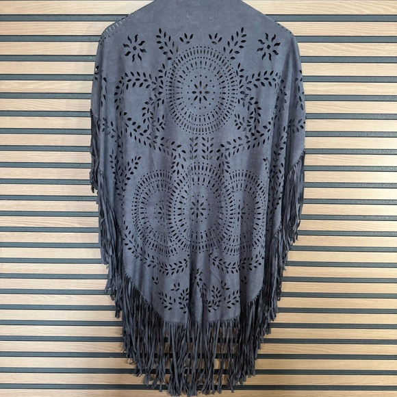 CHOiES Gray Laser-Cut Fringe Cardigan Shawl - Picture 5 of 7